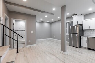 1430 N Maplewood Ave, Unit 102 in Chicago, IL - Building Photo - Building Photo