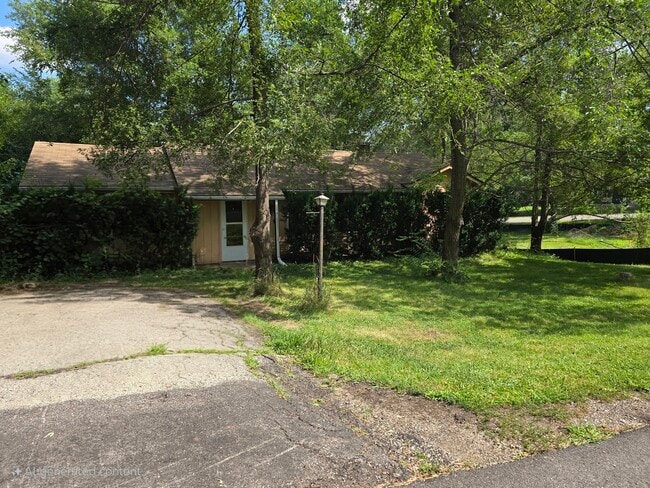 property at 6206 Hillcrest Rd