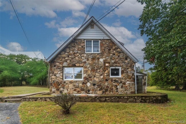79 Mountainside Rd in Warwick, NY - Building Photo - Building Photo