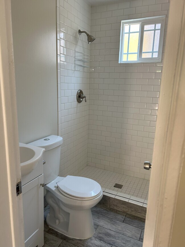 609 W Imperial Hwy in Los Angeles, CA - Building Photo - Building Photo