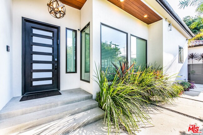 5059 Hesperia Ave in Los Angeles, CA - Building Photo - Building Photo
