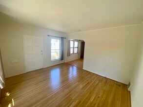 5708 8th Ave NW in Seattle, WA - Building Photo - Building Photo