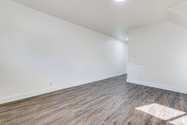 2439 Arlington Ave in Pittsburgh, PA - Foto de edificio - Building Photo