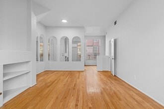 1050 S Volterra Way in Anaheim, CA - Building Photo - Building Photo