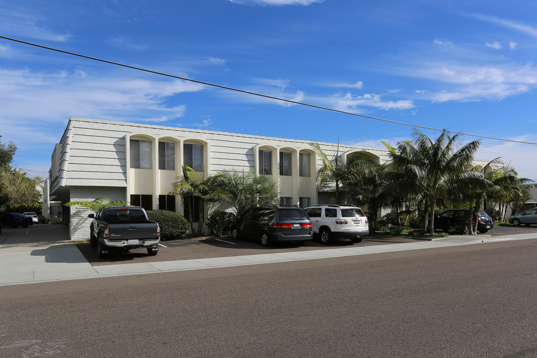 Village Point Apartments in Carlsbad, CA - Building Photo