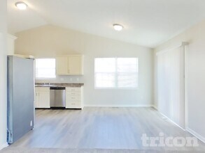 1690 Fountain Lk Dr E in Shelbyville, IN - Building Photo - Building Photo