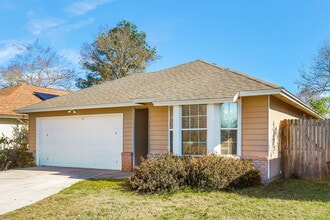 2011 Cardiff Ln in Middleburg, FL - Building Photo - Building Photo