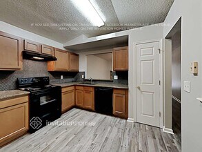 2999 Mikris Dr E in Jacksonville, FL - Building Photo - Building Photo