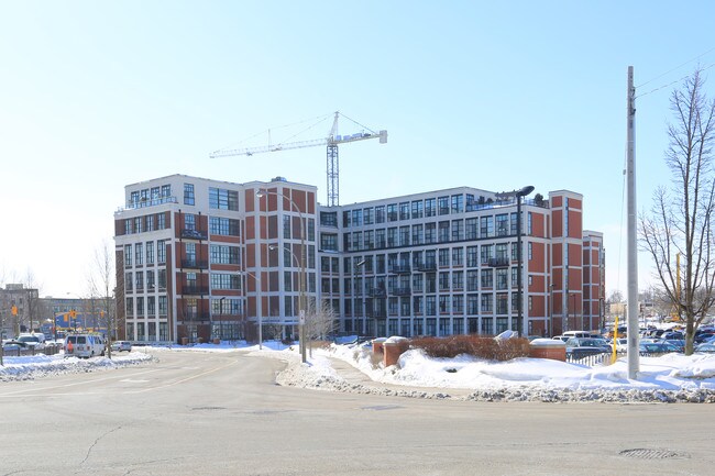 404-410 King St W
