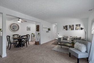 Millcroft Apartments in Milford, OH - Foto de edificio - Building Photo