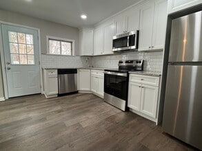 1001 Rozel Ave in Southampton, PA - Foto de edificio - Building Photo