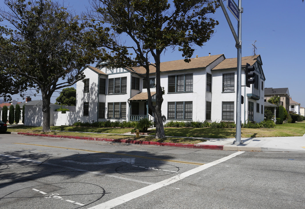 1000 W Glenoaks Blvd in Glendale, CA - Building Photo