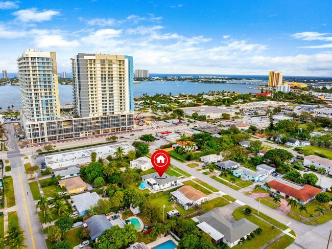 121 Bayberry Dr in West Palm Beach, FL - Building Photo - Building Photo