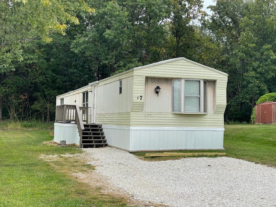 17 Fox Haven Dr in Truesdale, MO - Building Photo