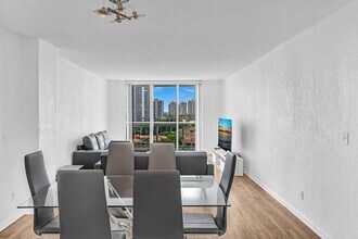 19390 Collins Ave, Unit 1009 in Sunny Isles Beach, FL - Building Photo - Building Photo