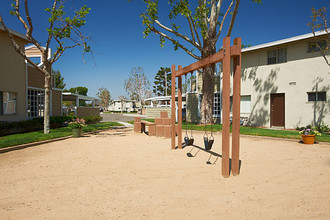 Park Vista Apartment Homes in Anaheim, CA - Foto de edificio - Building Photo