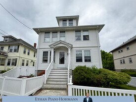78 Hunnewell Ave in Boston, MA - Building Photo