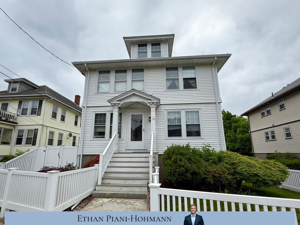 78 Hunnewell Ave in Boston, MA - Building Photo