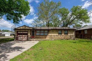 1602 Luther E in Wichita, KS - Building Photo