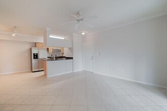 6386 Emerald Dunes Dr in West Palm Beach, FL - Building Photo - Building Photo