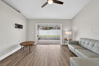 523 Napa Valley Cir in Valrico, FL - Building Photo - Building Photo