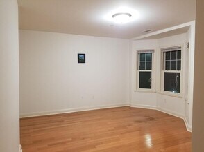 391 Pleasant St in Melrose, MA - Building Photo - Building Photo