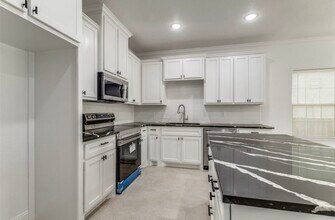 1945 Portland Ave in Fort Worth, TX - Foto de edificio - Building Photo