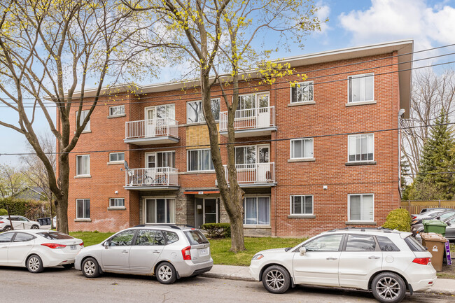 1465 Du Painter Circle Rue in St. Laurent, QC - Building Photo - Building Photo