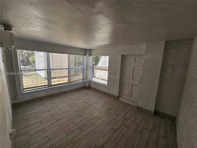 26 SE 13th Terrace in Dania Beach, FL - Building Photo - Building Photo