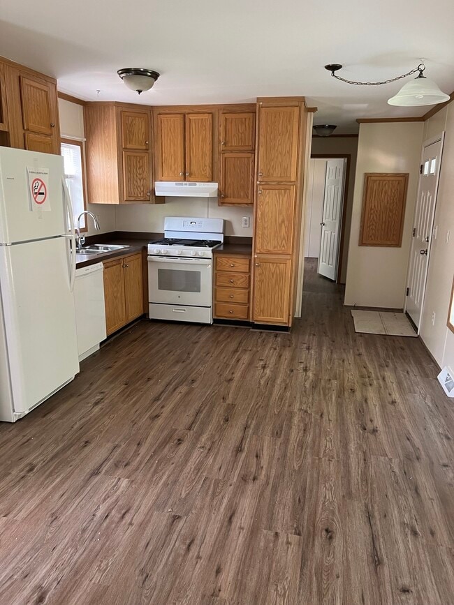 property at 7 Coyote Dr