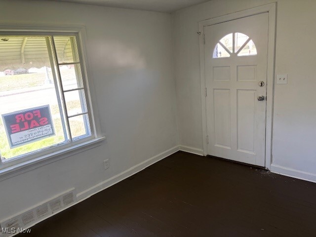 1368 Cherry Ave NE in Canton, OH - Building Photo - Building Photo