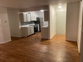 1040 Columbia Ridge Dr, Unit 11 in Vancouver, WA - Building Photo