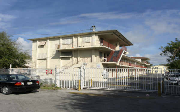 Terrace View Apartments in Miami, FL - Building Photo