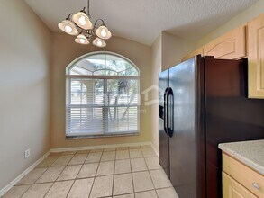 2465 Saint Pauls Dr in Titusville, FL - Foto de edificio - Building Photo