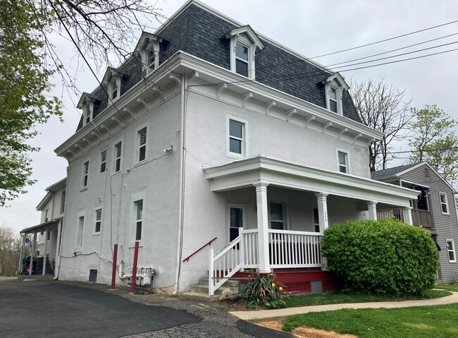 233-235 S Walnut St in Kennett Square, PA - Foto de edificio - Building Photo