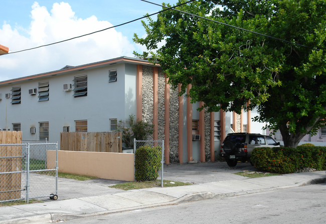 2015 SW 3rd St in Miami, FL - Building Photo - Building Photo