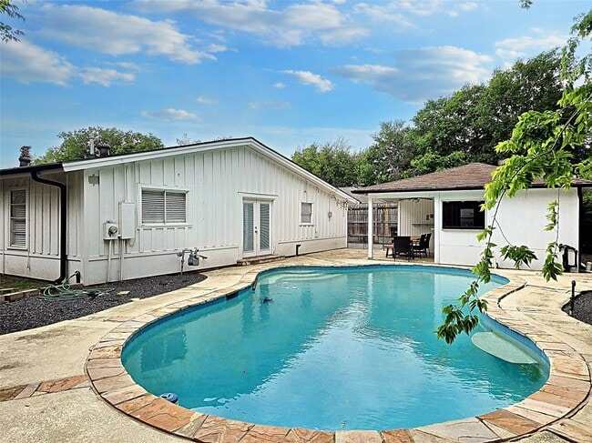 4414 Gardendale Dr