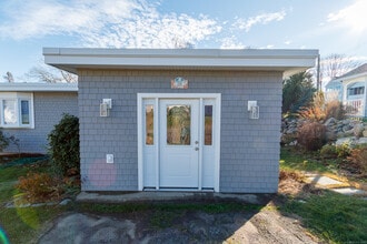 18 Bay St in Guilford, CT - Building Photo - Building Photo