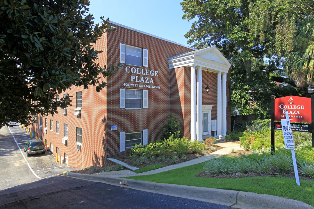 College Plaza in Tallahassee, FL - Foto de edificio