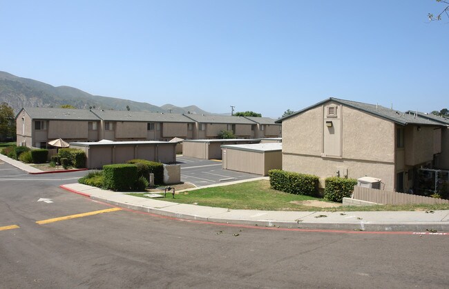 Santa Paula Townhouse in Santa Paula, CA - Building Photo - Building Photo