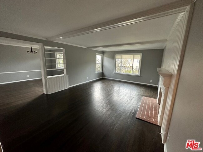 1366 S Beverly Glen Blvd in Los Angeles, CA - Building Photo - Building Photo