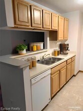 204 Marigold Cir, Unit 4 in Westland, MI - Foto de edificio - Building Photo