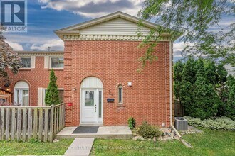 360 Homestead Ct in London, ON - Building Photo - Building Photo
