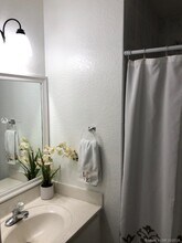 37 W 11th St-Unit -203 in Hialeah, FL - Building Photo - Building Photo