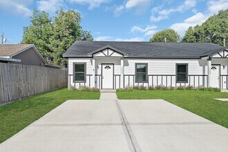 12009 Meadowgreen St in Houston, TX - Building Photo - Building Photo