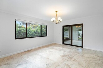 1024 NE 4th Ct in Hallandale Beach, FL - Building Photo - Building Photo