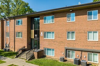 Greenwood Village in Columbus, OH - Foto de edificio - Building Photo