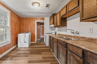 4433 Sherwood St in Baton Rouge, LA - Foto de edificio - Building Photo