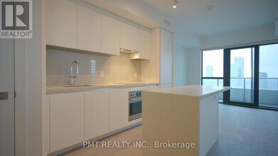 4015 The Exchange in Mississauga, ON - Building Photo - Building Photo