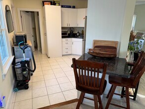 51 N Main St, Unit Apt 2 in West Hartford, CT - Building Photo - Building Photo